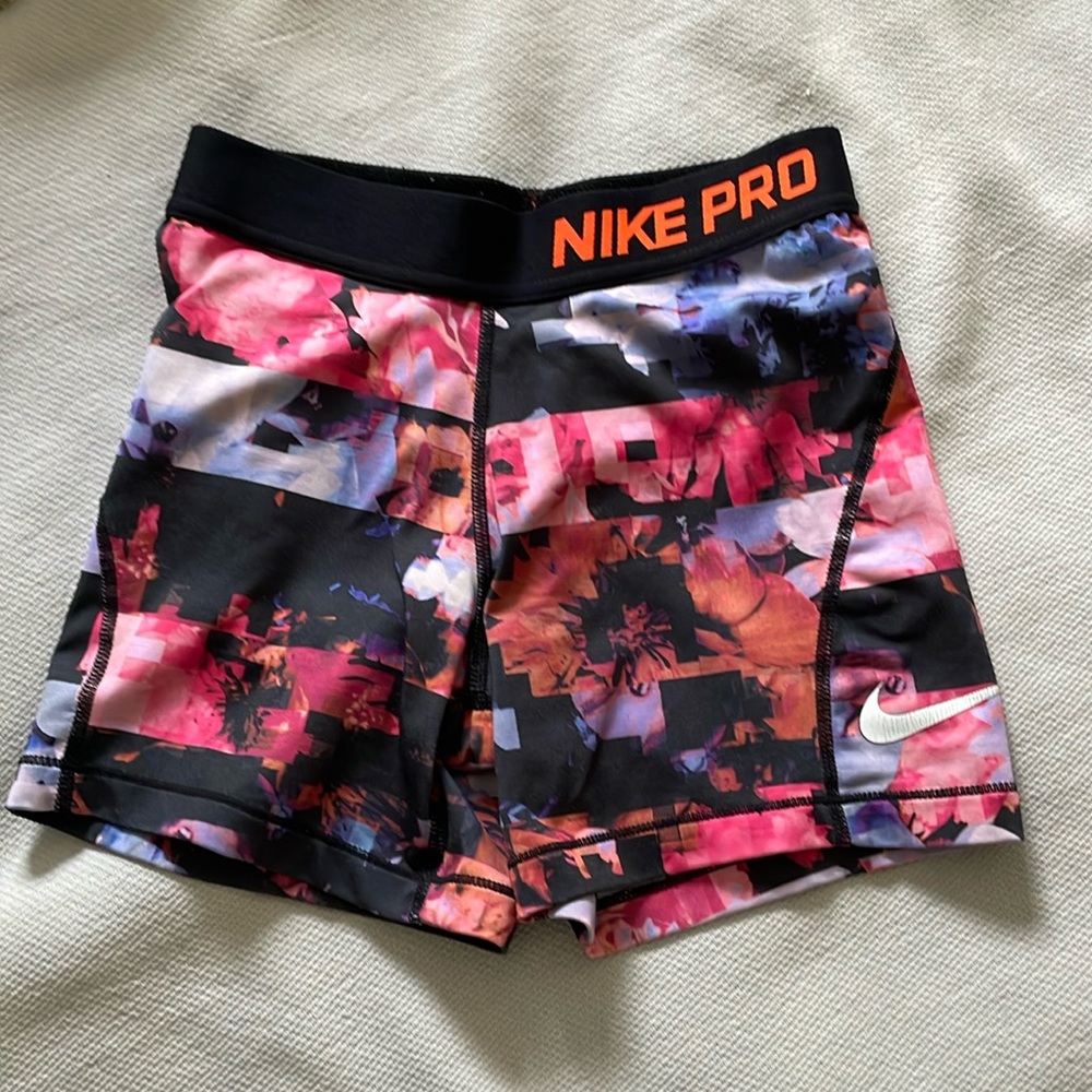 kids medium nike pros great condition like brand new